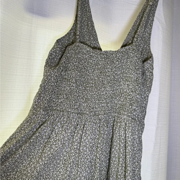 Abercrombie Floral Cutout Jumpsuit Sage Green – Small Tall - Picture 9 of 10